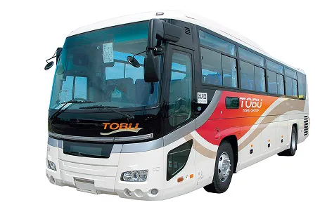 赤色と白色のデザインのスカイツリーシャトル