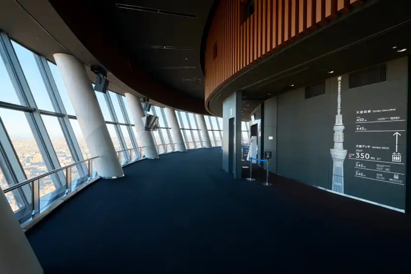 東京スカイツリー展望デッキのSKYTREE CAFEカウンター