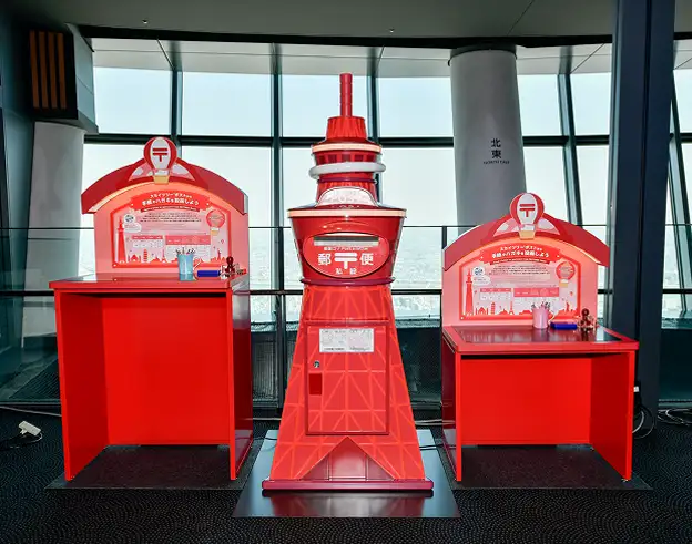 展望施設内に設置された東京スカイツリー型の赤いポスト