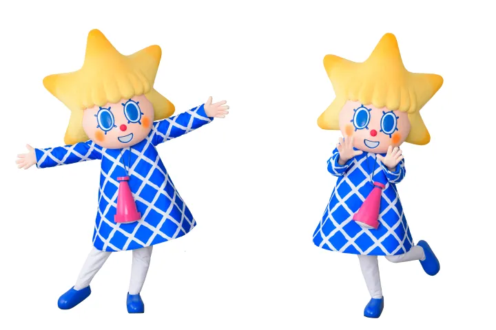 天望デッキに登場したソラカラちゃんと一緒に記念撮影を楽しむ様子