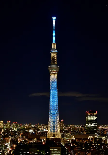 淡いブルーの光で江戸の心意気を表現したライティング「粋（いき）」