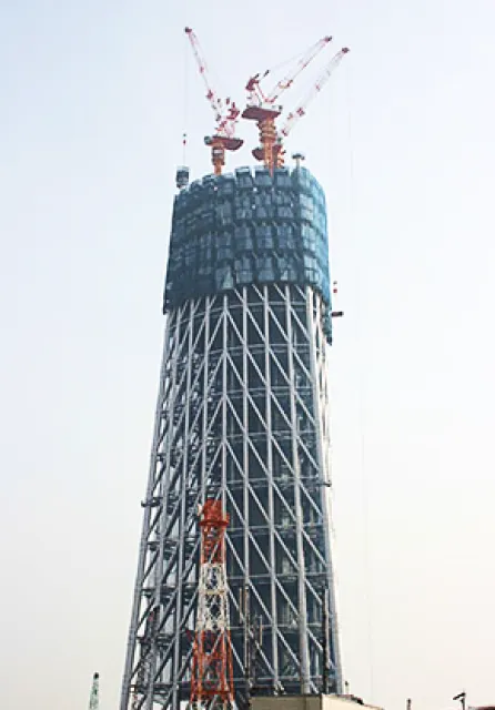 2009年11月10日、高さ200mを超えた（高さ205m）建設途中の様子