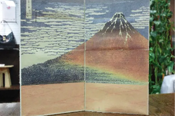 墨田区の工房で展示されている伝統的な提灯