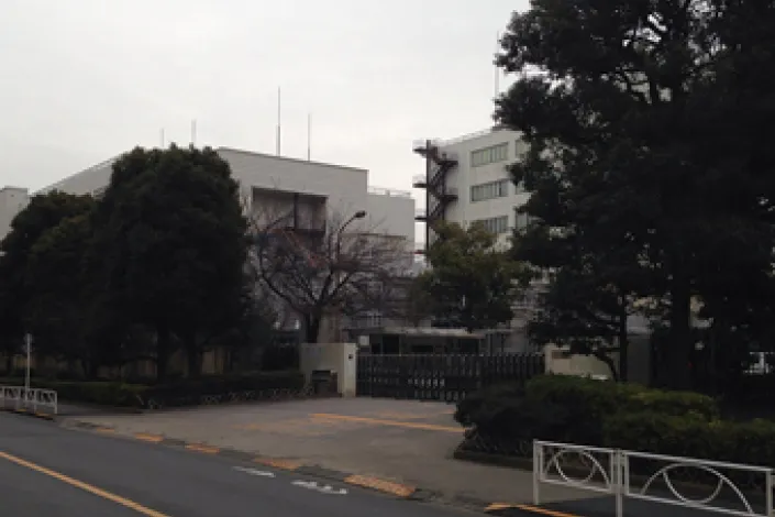 墨田区にある現在の花王の工場敷地。豊かな緑に囲まれた近代的なオフィスや研究棟が並んでいる。