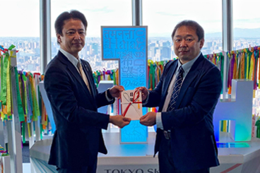 寄付贈呈時(2021年4月)
