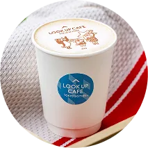 ミルクの泡がのったカフェラテ（アイス）