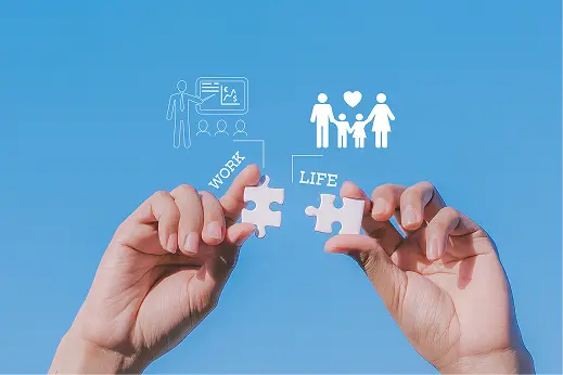 青空を背景に、WORKとLIFEと書かれたパズルのピースを合わせようとする両手。アイコンで仕事と家族が表現されている