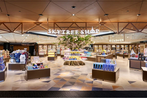 誰もいない東京スカイツリーオフィシャルショップの店内全景