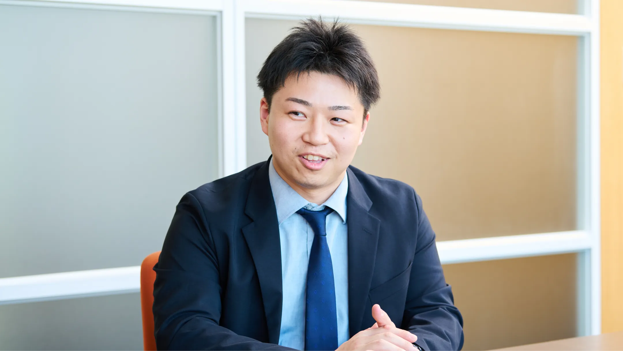 今後の展望を語るK.Hさんのポートレート