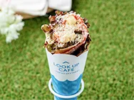 野菜やハムを巻いたお食事系のクレープ