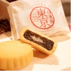 カラフルなリボン付きタワーモチーフのキーホルダー3種類