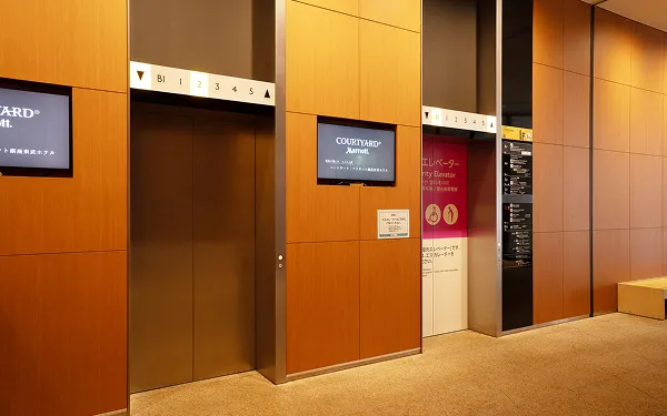 東京スカイツリーの2台並んだエスカレーター